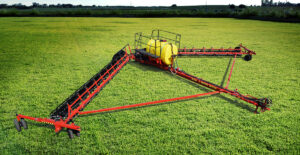 Комбинированный почвообрабатывающий комплекс с внесением почвенных гербицидов и удобрений на базе лущильников серии ЛДГ