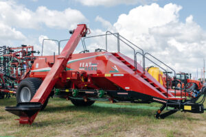 Трехсекционный пневматический бункер